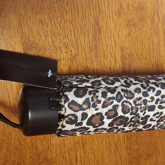 NWT Compact leopard pattern Travel Umbrella - Picture 4 of 10